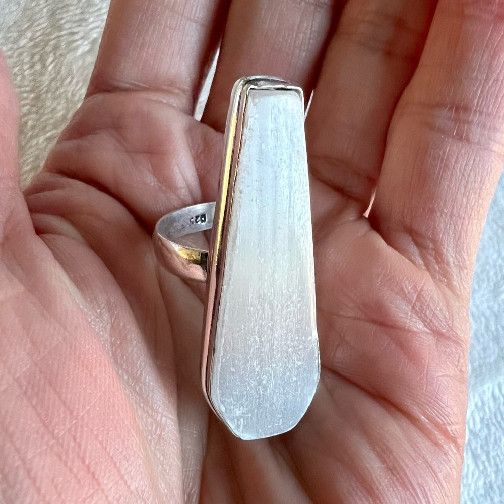 925 Huge RAW Selenite Crystal Charge Coffin Ring 8.25 - Picture 1 of 8